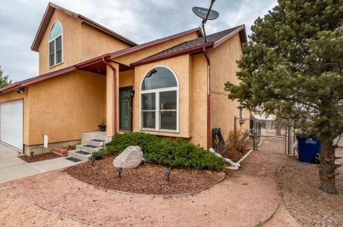 208 Caddoa Dr, Pueblo, CO 81007-1623