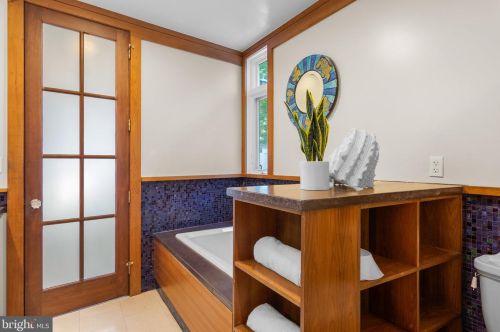 1118 Dl Dr, Silver Spring MD 20910-1601 exterior