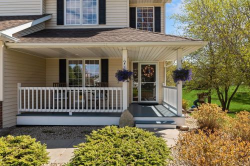 8529 Woodland Curv, Minnetrista, MN 55375