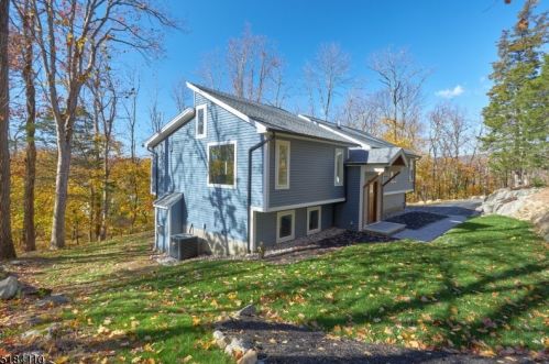 2 Freeman Ln, Parsippany, NJ 07834-1408