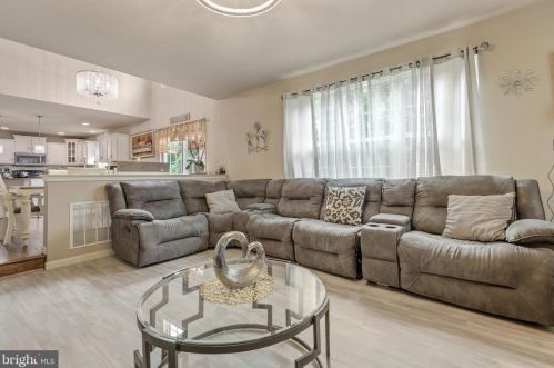 7 Copperwood Ln, Ephrata PA  17522-9186 exterior