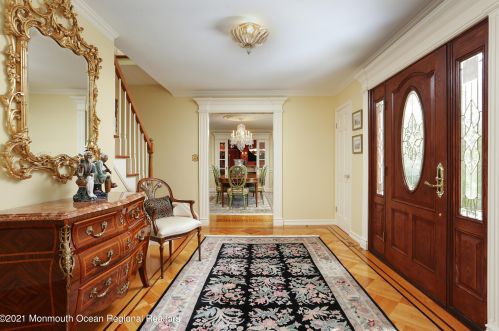 19 Barrister Ln, Middletown, NJ 07748-3340