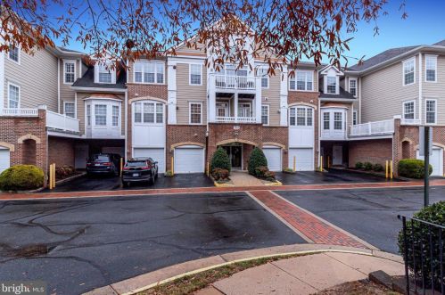 7860 Rolling Woods Ct, Springfield VA  22152-3629 exterior