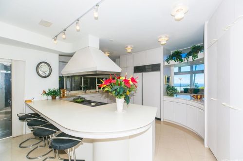 1205 Ikena Cir, Honolulu HI  96821-2561 exterior
