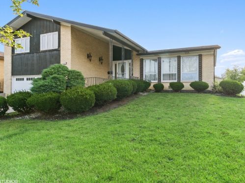 15417 Hickory Ln, Oak Forest, IL 60452-1608