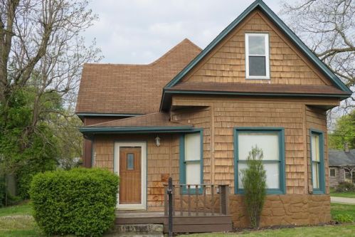 213 Pearl St, Salem, IL 62881-1732