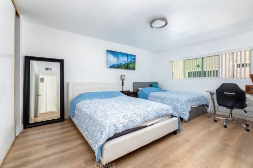 5055 Coldwater Canyon Ave, Van Nuys CA  91423-1671 exterior