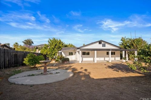 856 Avenida Taxco, Vista CA  92084-5339 exterior