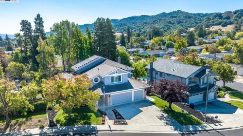 7686 Maywood Dr, Pleasanton, CA 94588-3673