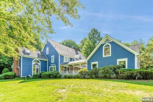 176 Forest Rd, Allendale, NJ 07401-1400