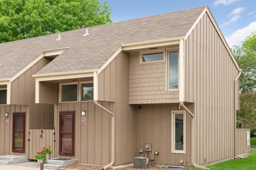 327 43rd St, Minneapolis, MN 55409-2126