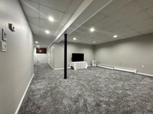 84 Mccormick Ln, Middletown CT  06457-2076 exterior