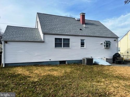25 Shackamaxon Dr, Trenton, NJ 08690-1621