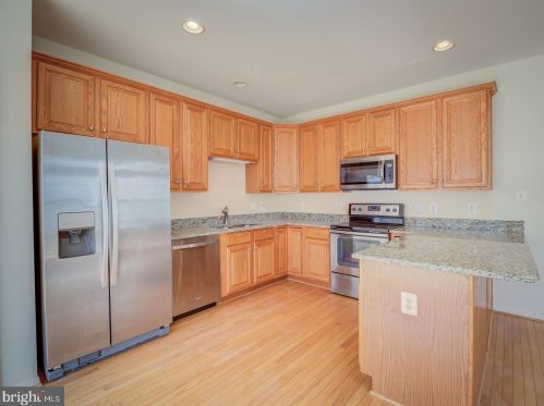 7355 Bloomington Ct, Springfield VA  22150-4920 exterior