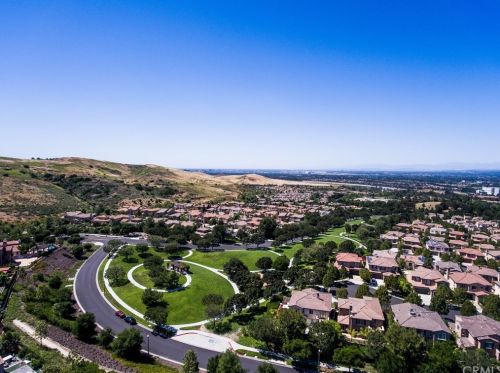 48 Dovetail, Irvine CA  92603-4202 exterior