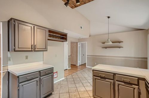 6700 Corpus Christi Dr, Austin TX  78729-7569 exterior