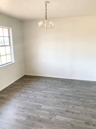 648 Edgeglen Dr, Dallas TX  75217-4120 exterior