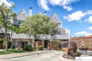 102 37th St, Omaha, NE 68131-2476