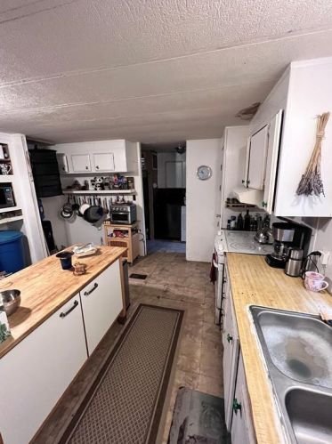 1102 Castile Rd, Austin TX  78733-2518 exterior