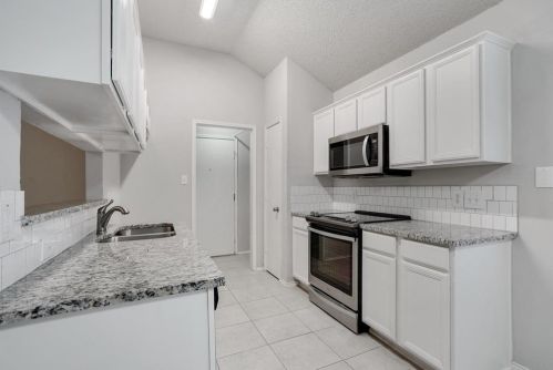 6837 Beaty St, Fort Worth TX  76112-6704 exterior