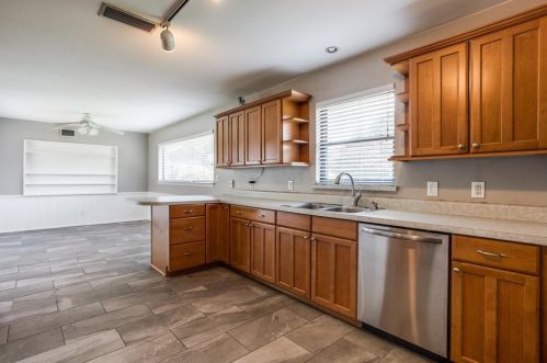 7026 Dalewood Ln, Dallas TX  75214-1809 exterior