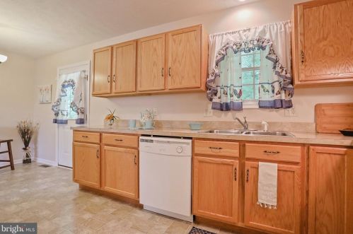 452 Southridge Dr, Berkeley Springs, WV 25411-6762