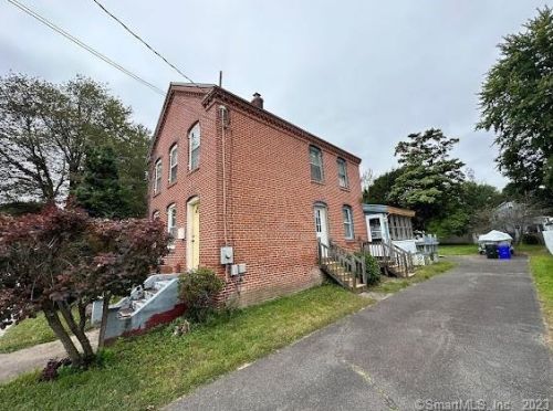 19 Olive St, Windsor Locks, CT 06096-1437