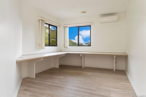 859 Hao St, Honolulu HI  96821-1620 exterior