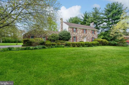 17 Foxcroft Dr, Princeton, NJ 08540-4302