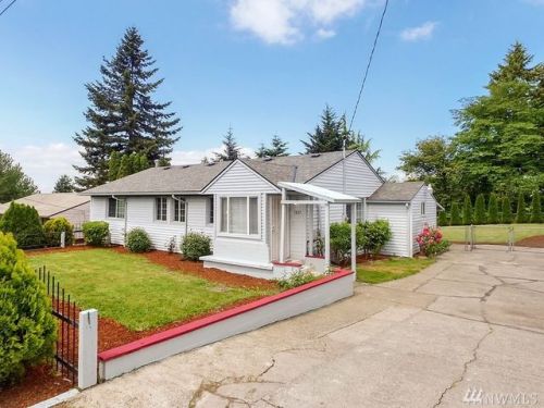 1837 Harrington Ave, Seattle, WA 98056-2326