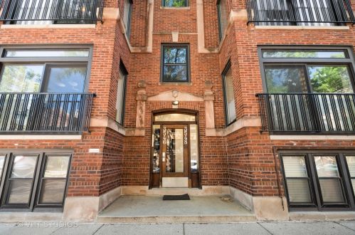 3548 Janssen Ave, Chicago, IL 60657-1324