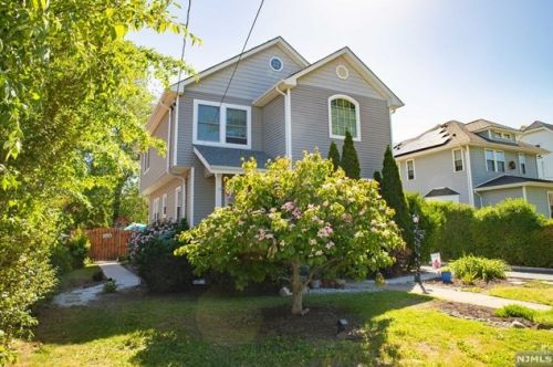 73 Forest Pl, Rochelle Park, NJ 07662-3940