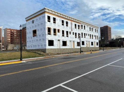 29 Center St, Springfield, OH 45502-1843