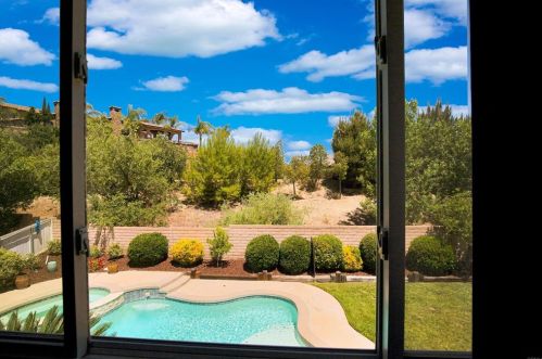 39810 Amberley Cir, Temecula CA  92591-7007 exterior