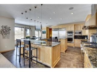 10746 Watersedge Ln, Saint Paul, MN 55129-5238