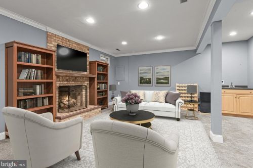 10871 Lockwood Dr, Silver Spring MD 20901-4514 exterior