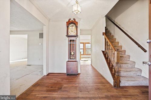 2235 Halter Ln, Herndon, VA 20191-5824