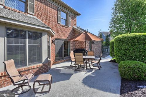 54 Strayer Dr, Carlisle PA 17013-4404 exterior