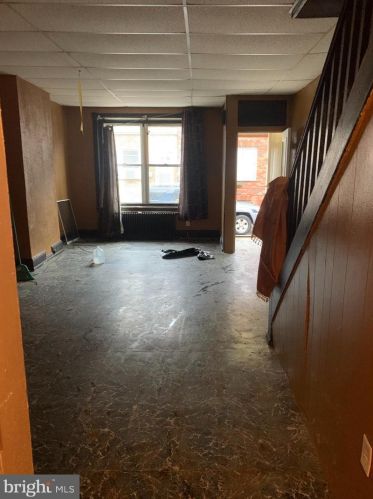 1909 Dudley St, Philadelphia, PA 19145-2814