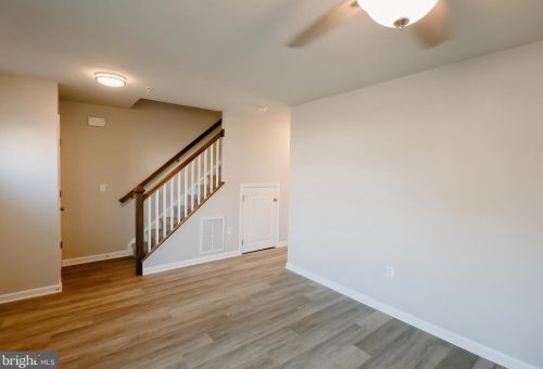 4 Parkview Dr, Carlisle, PA 17013-2208