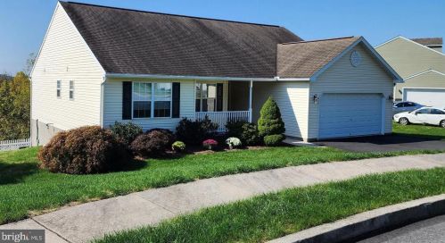 451 3rd St, New Schaefferstown, PA 19506-9537