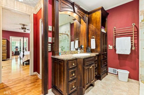 250 Cameron Ridge Dr, Atlanta GA  30328-4709 exterior