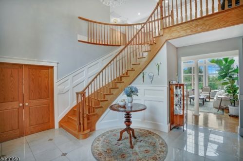 2 Jessica Ln, Warren, NJ 07059-7107