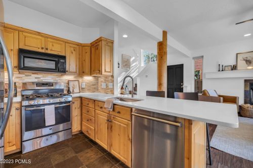 1025 Old Stone House Way, Park City UT 84098-5413 exterior