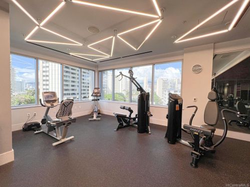 383 Kalaimoku St, Honolulu HI  96815 exterior