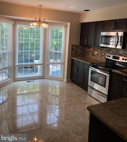7356 Hidden Knolls Ct, Springfield VA  22153-1911 exterior