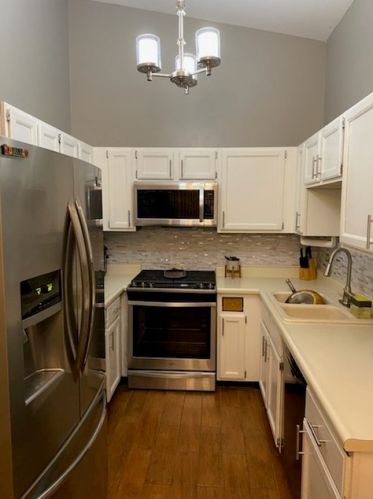 1452 Harvard Ct, Carol Stream, IL 60188-9097