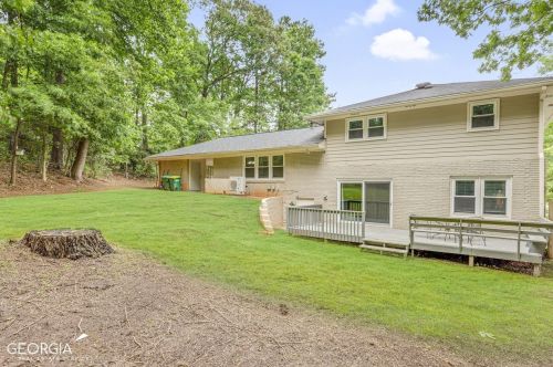 6896 Lockridge Dr, Atlanta GA  30360-1515 exterior