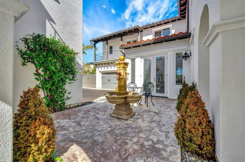 5465 Sunlight St, Simi Valley, CA 93063-5756