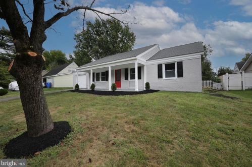 15 Executive Ln, Willingboro, NJ 08046-2431